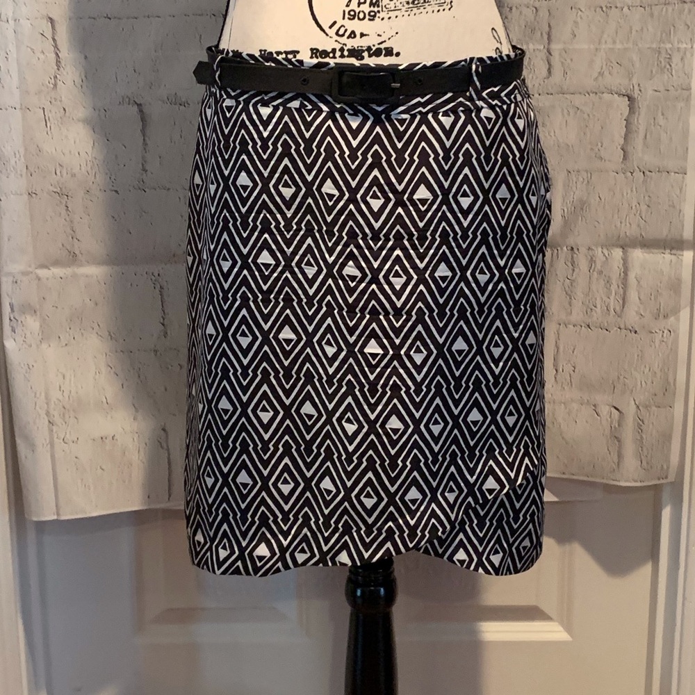 White House Black Market Tulip Skirt Size 8